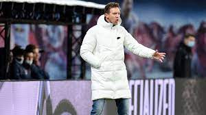 Das kann beim fc bayern nämlich relativ schnell gehen wenn die bilanz nicht stimmt. Leipzig Bleibt Dran Nagelsmann Im Schneemann Outfit Auf Bayern Jagd Bundesliga Bild De