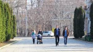 Guvernul a adoptat joi proiect de hotarare prin care se va stabili ca o parte dintre romani se va bucura de doua minivacante cu ocazia sarbatorilor de iarna. IncÄ 4 Zile Libere In 2018 In Republica Moldova Cand Vor Trebui Recuperate
