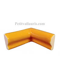 Listel Frise Pour Angle Concave Droit Modele Corniche En Faience Emaille En Jaune Provencal Pour La Cuisine