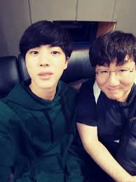 Видео bts clowning bang pd nim канала yoongle98. Bts S Jin Hit Clowned Bang Si Hyuk Let S Hope He Won T Get Fired