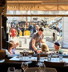 Restaurant Hippymarket Face Au Port De Sete Dans L Herault Galerie Photos