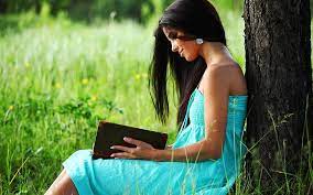 Descargue la foto de stock chica leyendo un libro sentado en la ventana sin royalties 59989435 de la colección de millones de fotos, imágenes vectoriales e ilustraciones de stock de alta resolución de depositphotos. Nina Leyendo Un Libro Hd Fondos De Pantalla Descarga Gratuita Wallpaperbetter
