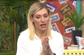Η οικογένεια είναι πολύ δεμένη και. Zeta Doyka H Entypwsiakh Toyrta Gia Ta Gene8lia Ths Korhs Ths