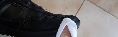 Schuhcreme auf teppichen und polstern können sie wie in der anleitung beschrieben mit spiritus oder einem vergleichbaren mittel entfernen. Schuhcreme Entfernen So Bekommen Sie Lastige Flecken Wieder Weg