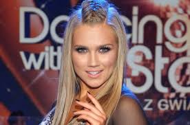 Młodzieżowa mistrzyni świata w tańcach latynoamerykańskich z 2010. Agnieszka Kaczorowska W Kreacji Z Fredzelkow I Siatki Piersi Oslanialy Jedynie Perly I Diamenty