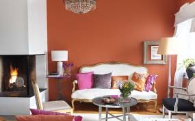 Enfin, ponctuez le décor de quelques notes de couleurs ici et là, pour rythmer le décor. 1001 Idees Pour Decorer Avec La Couleur Terre De Sienne