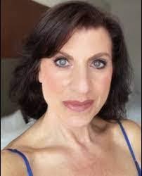 Ellie Kantor's Instagram, Twitter & Facebook