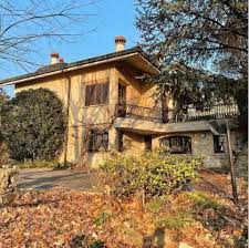 Lo ha annunciato ieri giorgia meloni, felice come una pasqua. Paola Turani Compra La Villa Di Vittorio Feltri A Ponteranica Bergamonews