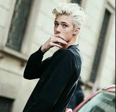 Elementul Cautat Distributie Lucky Blue Lucky Blue Smith Lucky Smith