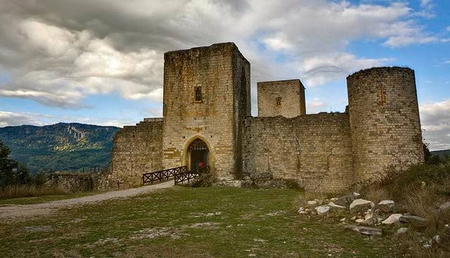 Chateau de Puivert is the castle that appears in Roman Polanski's "The  Ninth Gate". : r/castles