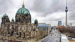 Almanya'nın en gelişmiş ve en büyük şehri olan berlin, avrupa kültür başkentlerinden bir tanesi. Almanya Da Anayasa Mahkemesi Berlin In Kiraya Getirdigi Ust Siniri Kaldirdi
