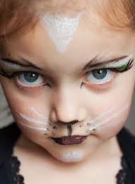En ne maquillant que la moitié du visage de votre enfant, ce dernier. 1001 Idees De Maquillage Chat A Realiser Pour Halloween
