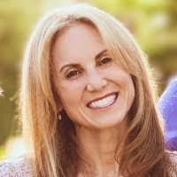 Tracey Rollins's Instagram, Twitter & Facebook