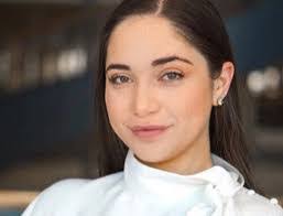 Robin Bogan's Instagram, Twitter & Facebook