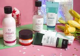 Skincare merupakan salah satu produk kecantikan yang harus kamu miliki, terlebih lagi buat kamu para wanita yang ingin sekali menjaga kulit agar tetap sehat. 10 Merk Skincare Terbaik Untuk Semua Jenis Kulit Aman