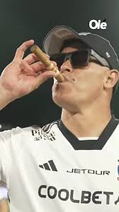 🚬🔝 El festejo de JORGE ALMIRÓN tras consagrarse campeón del fútbol  chileno con Colo Colo 🎥: ColoColo