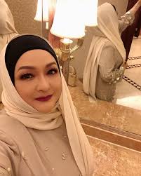 Datuk ziela jalil mengaku bergelar isteri dato' selepas 2 tahun berahsia kerana. Sudah Dua Tahun Berkahwin Ziela Jalil Jelas Tiada Niat Sembunyi Status Sebagai Isteri Kedua