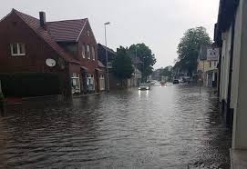 Und wenn sich das wetter wieder einmal von seiner extremen seite zeigt, finden sie auf dieser seite eine entsprechende unwetterwarnung für deutschland. Strassensperrungen Wegen Uberflutung Unwetter Wuten Im Munsterland Munsterland Dulmener Zeitung