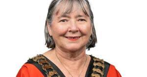 Legal 'nightmare' after woman births stranger's baby