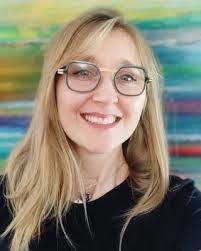 Carolyn Lenz's Instagram, Twitter & Facebook