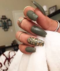 Dark brown is the new black — and even chicer, at that virtual sets provide certain functions that green and blue screens may lack, such as providing realistic colors and reflections on metallic surfaces. 33 Cutest And Trendy Green Acrylic Nails And Green Matte Nails Design For Prom And Party Nail Art 24 É Ê€yeye Green Acrylic Nails Olive Nails Matte Nails Design