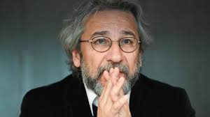 Mehmet ali birand ve bülent çaplı ile birlikte 1991'de demirkıratı, 1994'de 12 martı yaptı. Regierungskritischer Journalist Turkei Beantragt Dundars Auslieferung Tagesschau De