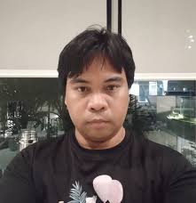 Ang lalaking mahilig mang-akit ng mga batang babae at gawing asawa