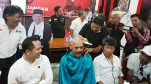 Salah satu lembaga survei yang melakukan hitung cepat adalah charta politika. Jokowi Maruf Unggul Di Quick Count Walikota Solo Langsung Cukur Gundul Okezone News
