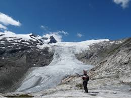 A város az isel és a dráva folyók mellett. Matrei In Osttirol Lienz District Tyrol Austria