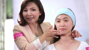 Such as tanake tree bark extract, camellia extract, arbutin and tranexamic acid to help. Bio Essence Tanaka White Liu Yen S Beauty Workshop Youtube