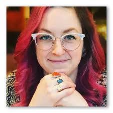 Kelly Hanning's Instagram, Twitter & Facebook