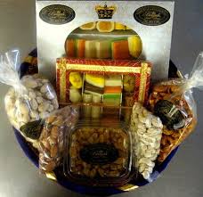 Vip Gift Tokri Indian Sweets Holiday Gift Basket 7 Pounds Indian Mithai 19398 Buy Gift Basket Online Indian Sweets Diwali Snacks Holiday Gift Baskets