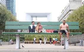 L'armée arabe syrienne s'occupe actuellement de réduire les le ministère russe de la défense a donc annoncé la fin de l'opération d'évacuation des rebelles et de leurs familles, débutée la veille. On Pourra Encore Escalader Le Banc Geant De La Defense Le Parisien