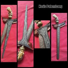 It is the malay equivalent of king arthur's excalibur and was supposedly owned by the legendary malay warrior hang tuah. Pin Di Kris Malay Daggers