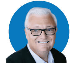 Tom Sisk's Instagram, Twitter & Facebook