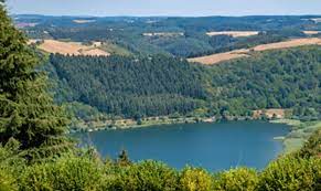 Nhn hohe region der eifel, die sich durch ihre in besonderem maß mit vulkanismus verknüpfte geologische geschichte und gegenwart auszeichnet. Eifel Vulkan Brodelt Noch Konnten Vulkane In Deutschland Heutzutage Ausbrechen Wetter Com