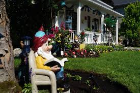 La maison du bonheur provides a terrace. Le Jardin Du Bonheur