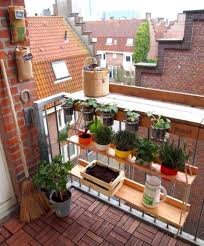 40 Fantastic Apartment Balcony Design Ideas With Perfect Lighting Small Balcony Design Balcony Planters Balcony Decor