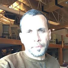 15 חודשים! 15 חודשים אחרי סיום השיפוץ בחדר של בתי ליה לקח לנו לבחור,  להזמין, לחכות, לבדוק, להשלים, לתלות...וילונות בחדר שלה. סוף סוף אני יכולה  לעשות מה שאני הכי אוהבת ויודעת לעשות: