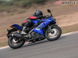 Yamaha r15 v3 is one of the most demanding sports bikes in bangladesh. Yamaha R15 V3 0 Is Awesome True Or False Zigwheels
