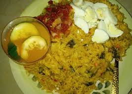 There's something suspicious about egg fried rice. Easiest Way To Make Perfect Jollof Rice Macaroni Boiled Egg En Sauce And Mango Juice