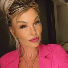 Amanda Shultz Hadenfeldt (@theblondeboss.midwest) • Threads, Say more