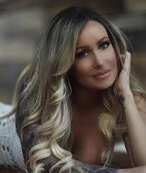 Jessica Barton's Instagram, Twitter & Facebook