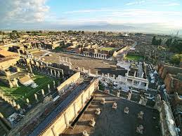 Almost overnight, pompeii—and many of its 10,000 residents—vanished under a blanket of ash. Pompeii An Introduction Article Pompeii Khan Academy