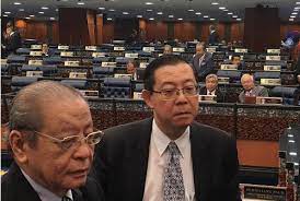 Usul tersebut dibawa menteri di jabatan perdana menteri itu pagi ini. Laung Penyamun Lim Kit Siang Digantung Parlimen 6 Bulan Suara Pakatan Daily