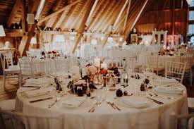 Romantische Schwarzwaldhochzeit Im Hofgut Barenschlossle Fotografie Anna Alfred Fotografie Hochzeitswahn Tisch Dekorieren Hochzeit