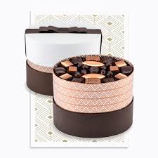 Boite Elegante De Chocolats Assortis Chocolats Confiseries En Ecrins Chocolat Boite Lenotre