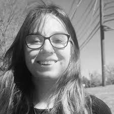 Pamela Dellinger's Instagram, Twitter & Facebook