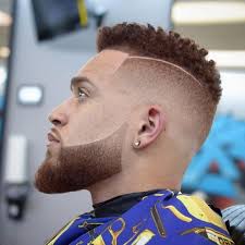 En Fait Ce Qui Est Un Afro Fondu Eh Bien Elle Peut Etre Caracterisee Par Progressive De Cheveux Effi Coiffure Homme Coupe Cheveux Homme Coiffures Masculines