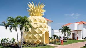 The nickeledeon hotel is known for both its nickelodeon themed rooms and its two waterparks. Hotel Suites For Kids See Rooms Dedicated To Eloise Spongebob